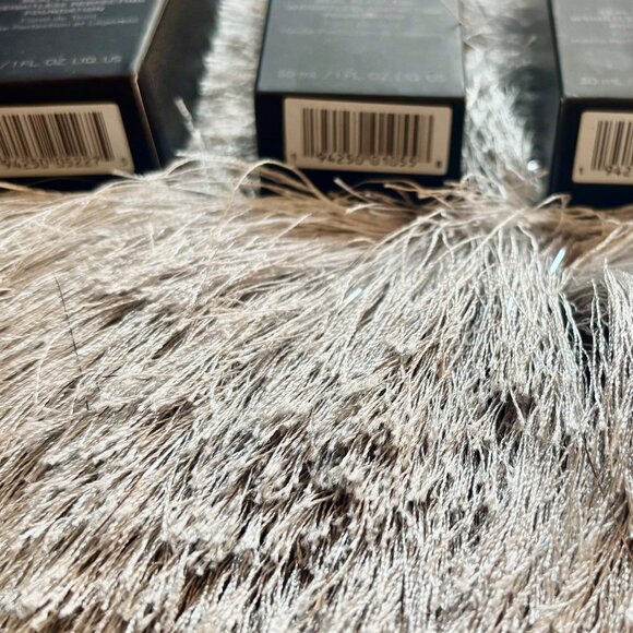 LAURA MERCIER REAL FLAWLESS WEIGHTLESS PERFECTING FOUNDATION - Assorted COLORS! - Picture 6 of 11